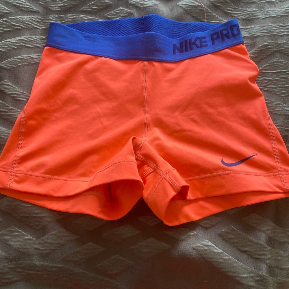 Nike Pro Women’s shorts size small